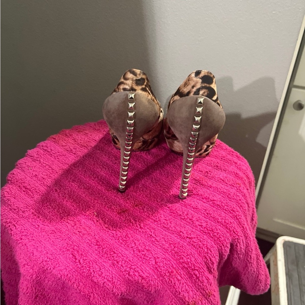 Shoes - Picture 4 of 4